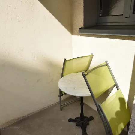 Very Centrally Located - Crown 15